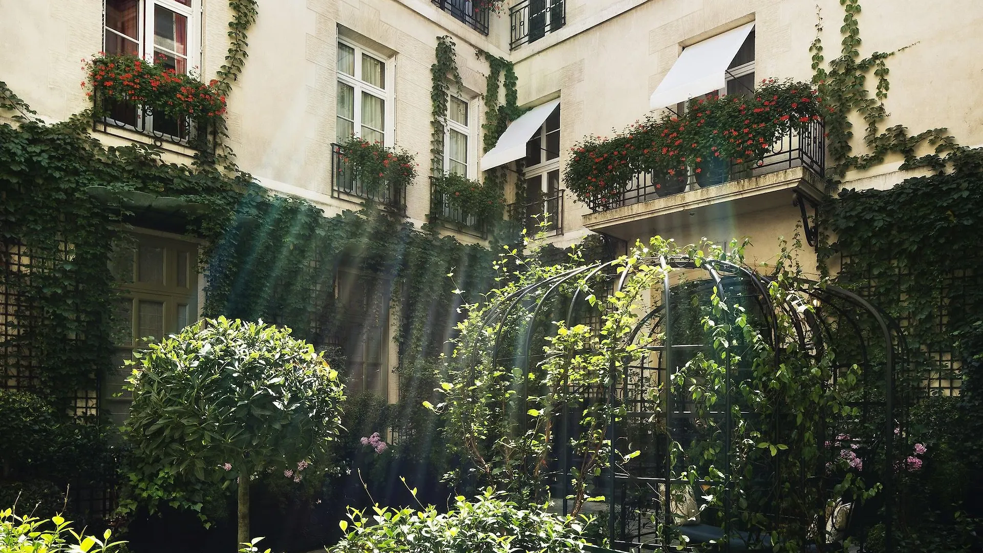 *****  Relais Christine Hotel Paris France
